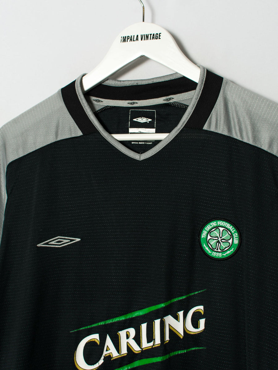 The Celtic FC Umbro Official Football 00's Jersey
